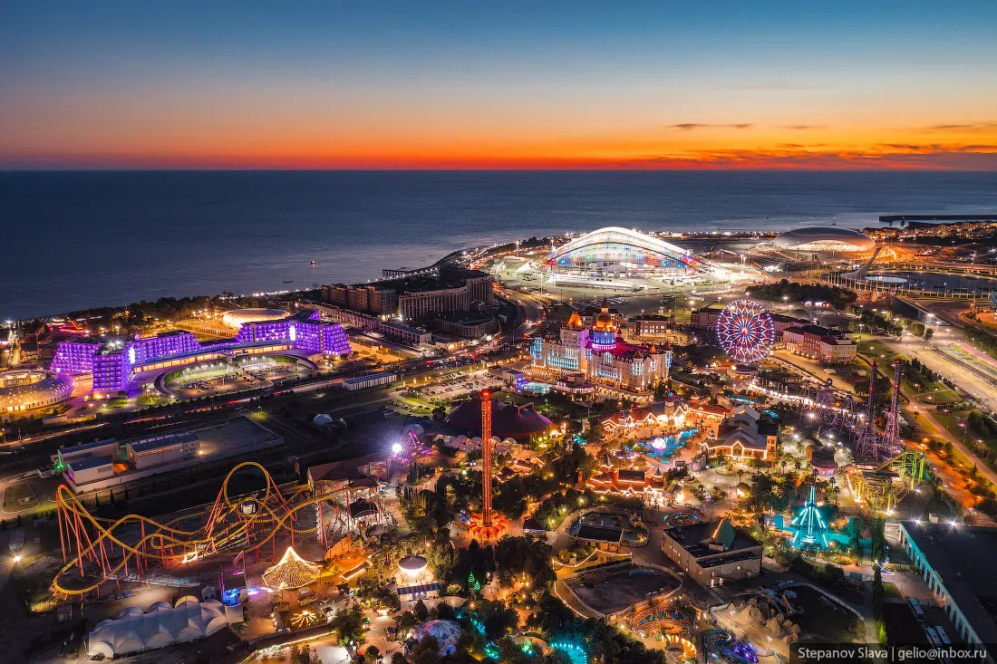 Электричка от воздушной гавани к центру курорта